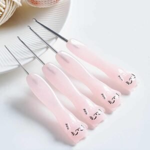 Fortune Cat Resin Crochet Hook Pink